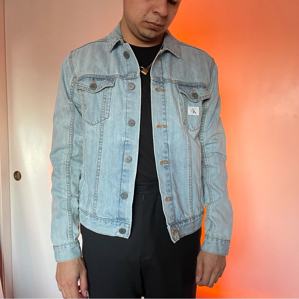 Calvin Klein Light Wash Denim Jacket
Fair condition. Small. Cotton.
151